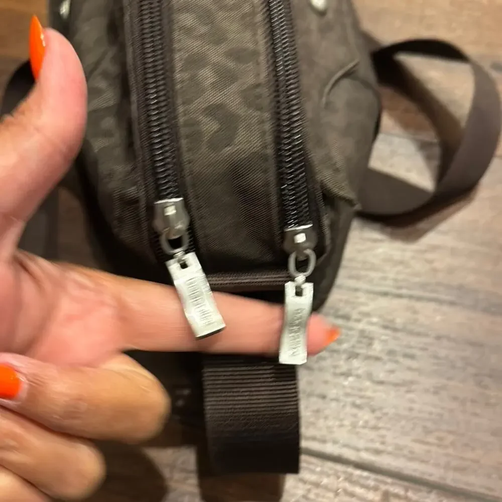 Baggallini Leopard Dark Brown Crossbody Bag in EUC - Picture 10 of 11